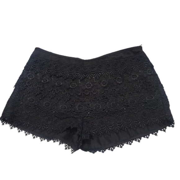 SANS SOUCI Shorts Black LACE SHORTS  Size medium sexy fun dressy Scalloped - Picture 1 of 5